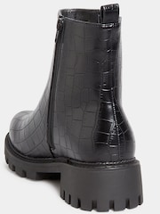 Yours Curve Chelsea-Stiefel in Kroko-Optik mit dicker Sohle, extraweite Passform - Bild 5 von 5