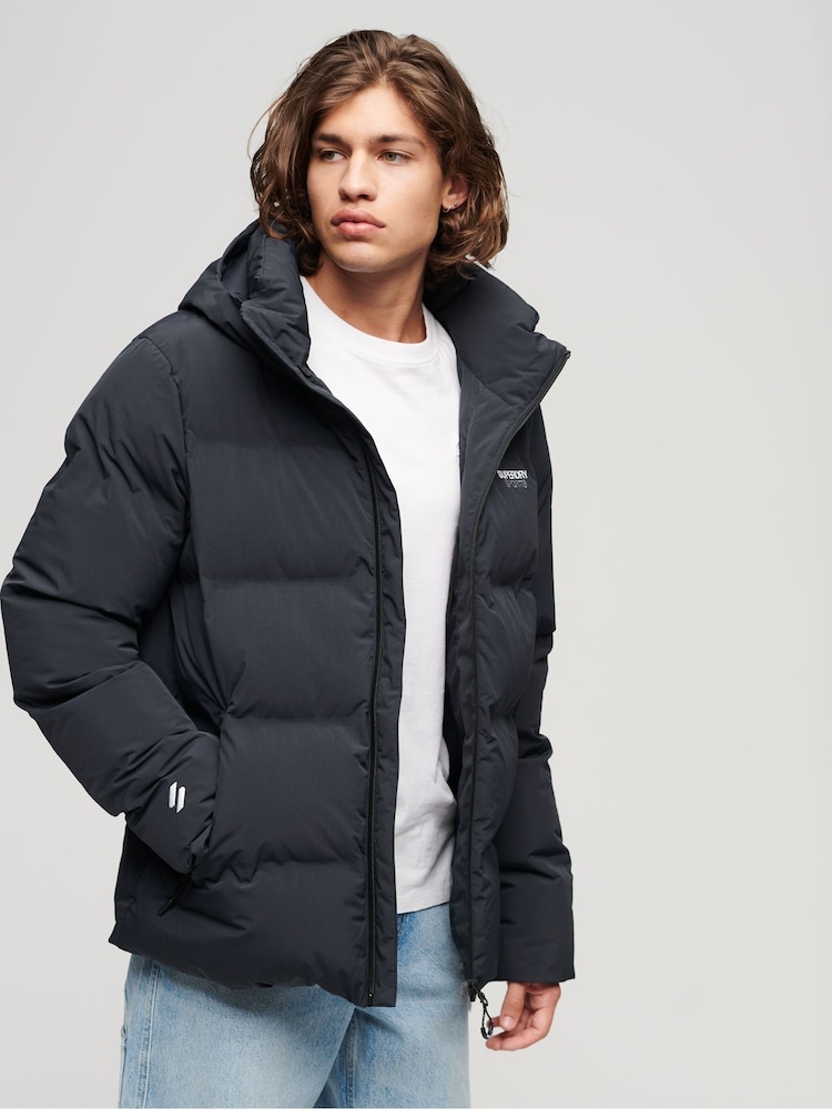 Синий - Superdry Hooded Water-Repellent Boxy Puffer Jacket - Image 1 of 3 Синий - Superdry Hooded Water-Repellent Boxy Puffer Jacket - Image 1 of 3