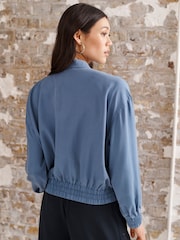 Blau - Bomberjacke aus Tencel - Bild 3 von 6