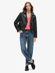 Coral rosa - Superdry Studios camiseta bordada con cuello en V - Imagen 4 de 10