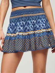 Superdry bedruckter gesmokter Minirock aus 100 % Baumwolle - Bild 1 von 6