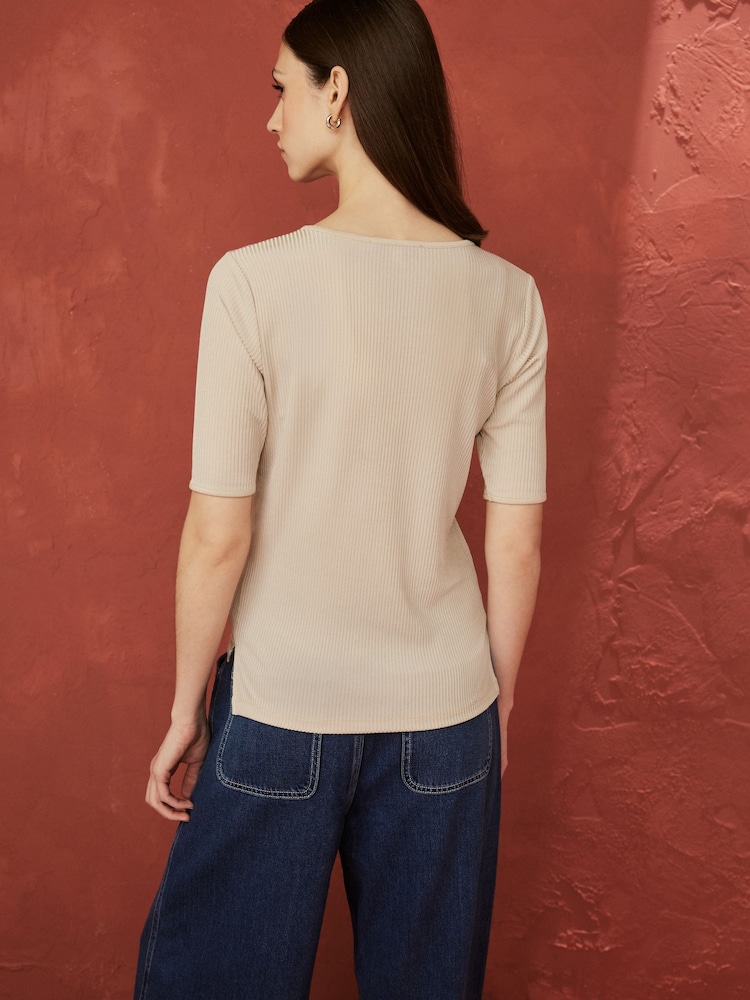 Ecru - Premium Henley-T-Shirt mit Rippung - Bild 2 von 5 Ecru - Premium Henley-T-Shirt mit Rippung - Bild 2 von 5