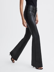 Pantalones de campana de cuero sintético de Good American - Imagen 1 de 7