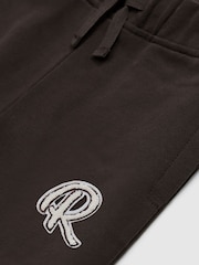 Reiss Chocolate Toby Senior Garment Dyed Logo Joggers - Image 6 of 6