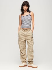 Marrón - Superdry Lightweight Beach Cargo Trousers - Imagen 3 de 7