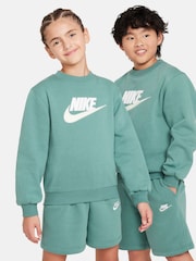 Nike Green Sweatshirt and Shorts Tracksuit Set - Image 8 of 9