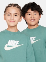Nike Green Sweatshirt and Shorts Tracksuit Set - Image 9 of 9