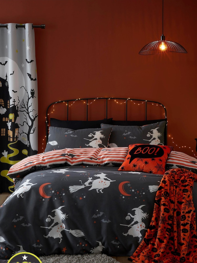Bedlam Flying Witches Glow in the Dark Duvet Cover Set - Изображение 1 из 6