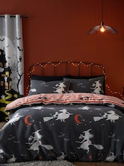 Bedlam Flying Witches Glow in the Dark Duvet Cover Set - Изображение 2 из 6