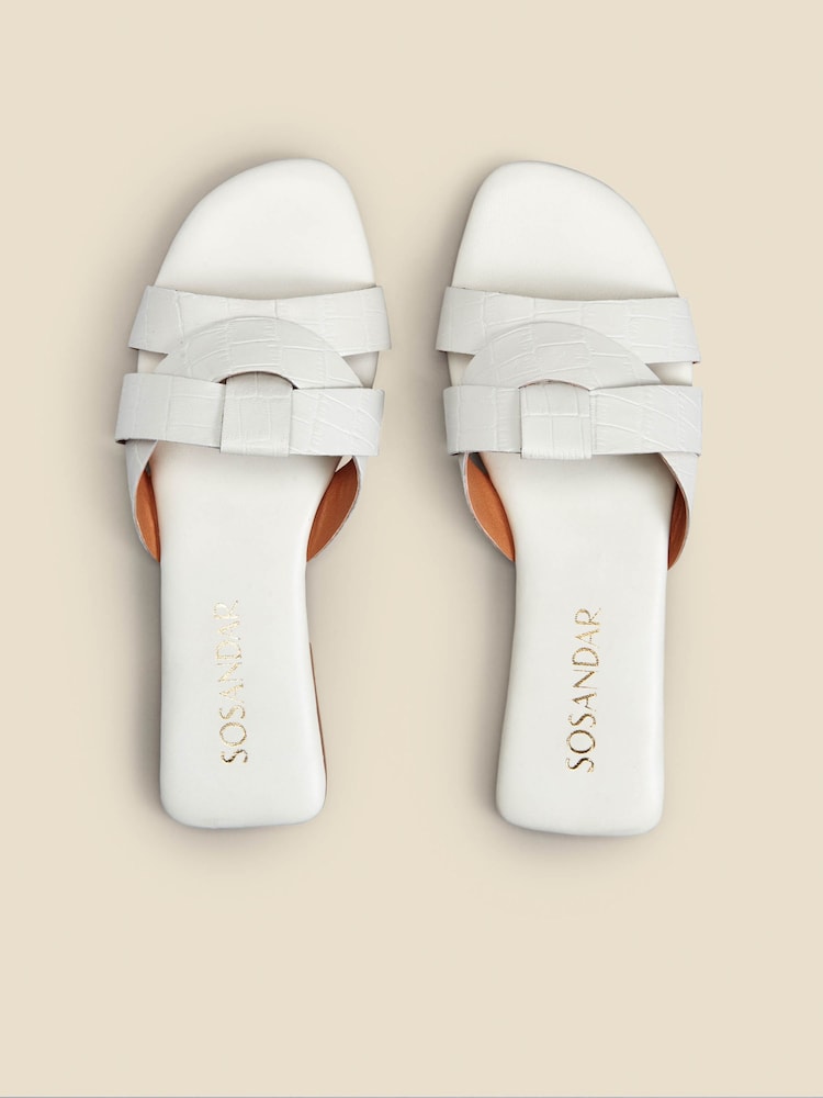 Sandalias tipo chinelas planas con correa cruzada, de piel con efecto cocodrilo, de Sosandar - Imagen 2 de 3 Sandalias tipo chinelas planas con correa cruzada, de piel con efecto cocodrilo, de Sosandar - Imagen 2 de 3