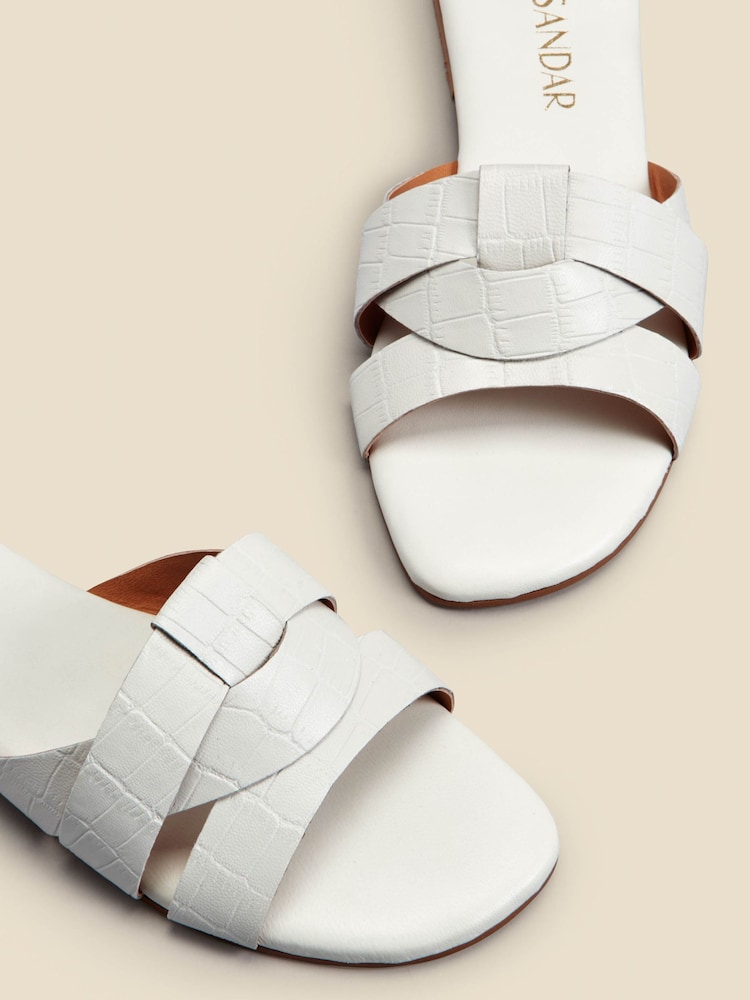 Sandalias tipo chinelas planas con correa cruzada, de piel con efecto cocodrilo, de Sosandar - Imagen 3 de 3 Sandalias tipo chinelas planas con correa cruzada, de piel con efecto cocodrilo, de Sosandar - Imagen 3 de 3