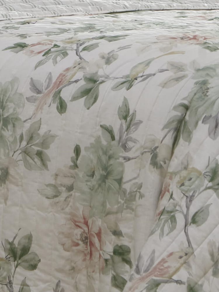 Appletree Green Campion 200 thread Count 100% Cotton Bedspread - Image 3 of 3