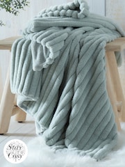 Appletree Morritz Plush Faux Fur Throw - Image 1 of 3