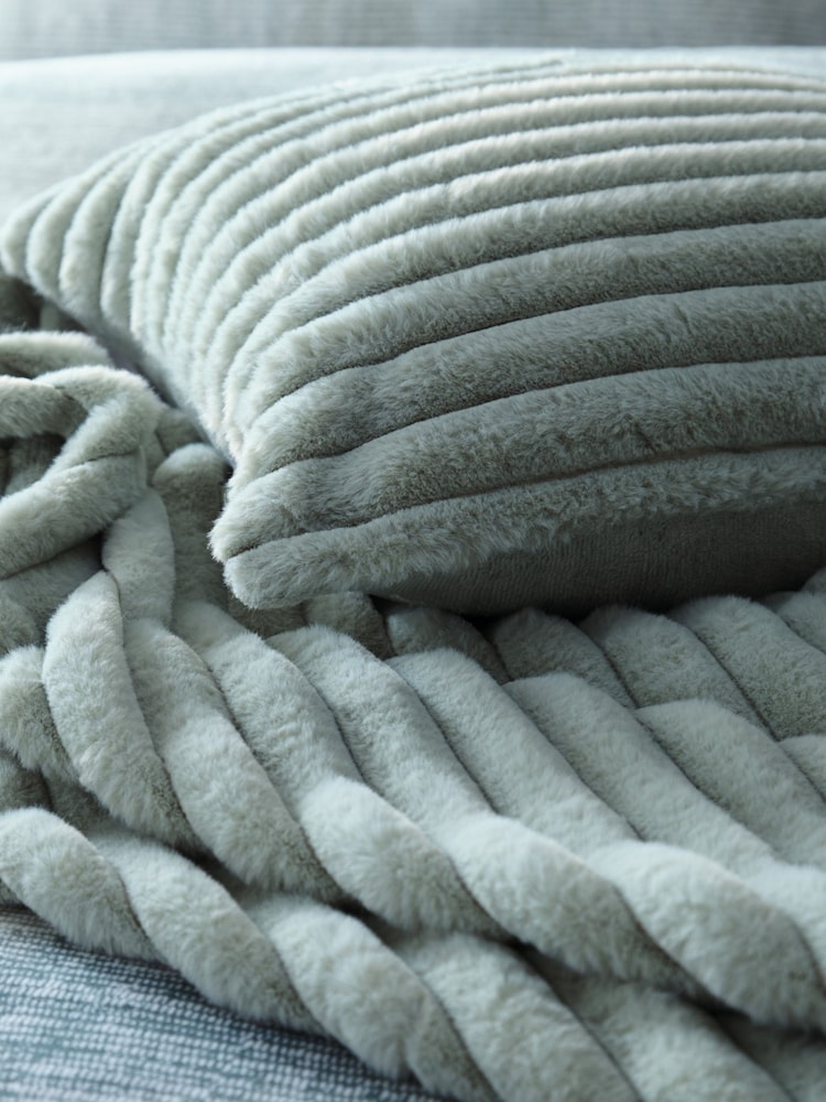 Appletree Green Morritz Faux Fur Bedspread - Image 4 of 4 Appletree Green Morritz Faux Fur Bedspread - Image 4 of 4