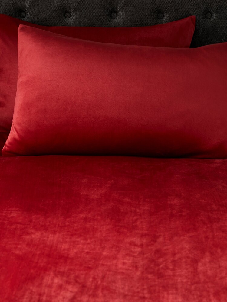 Laurence Llewelyn-Bowen Red Montrose Velvet Duvet Set - Image 2 of 3 Laurence Llewelyn-Bowen Red Montrose Velvet Duvet Set - Image 2 of 3