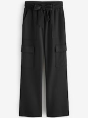 Schwarz - Geschmeidige Utility-Cargohose mit Stretchanteil, weitem Bein, Gürtel und hohem Bund - Bild 7 von 7