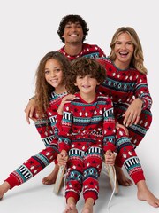 Langes Pyjama-Set aus recycelten Fasern von Chelsea Peers in Rot und Grün mit Karnevalspinguin und Fair-Isle-Print - Bild 5 von 5