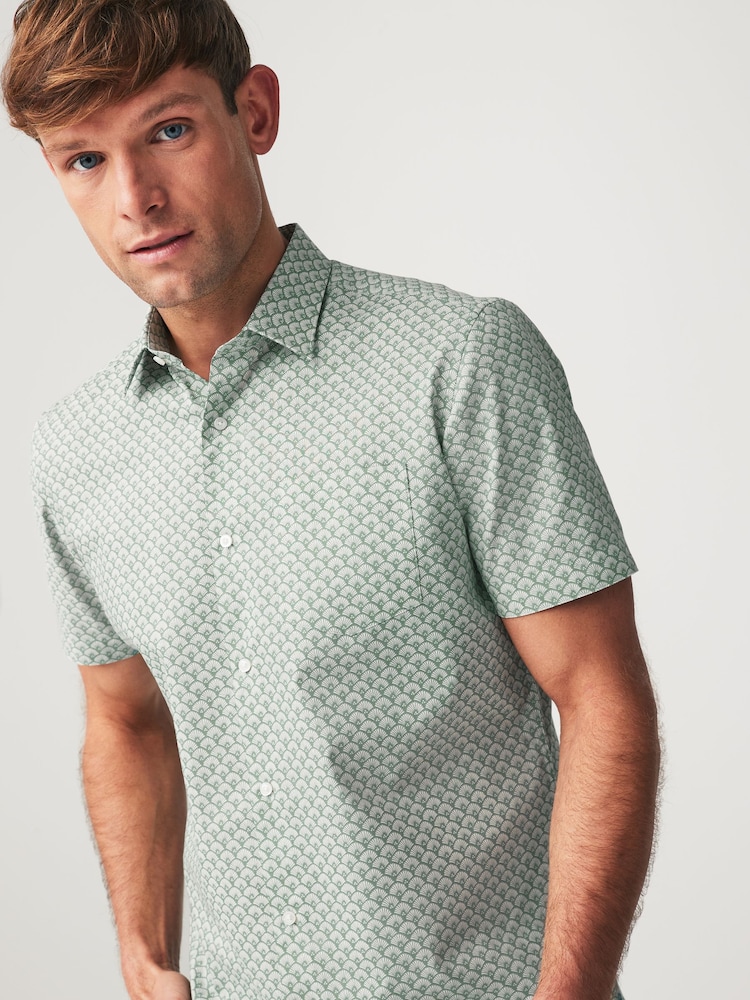 Зеленый геометрический принт - Easy Iron With Button Down Collar Short Sleeve Oxford Shirt - Изображение 1 из 7 Зеленый геометрический принт - Easy Iron With Button Down Collar Short Sleeve Oxford Shirt - Изображение 1 из 7