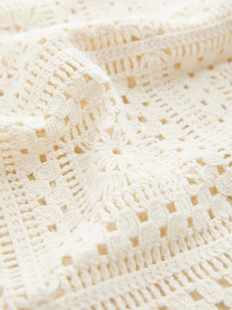 Neutrale Farbe - Gehäkeltes Minikleid mit eckigem Ausschnitt - Bild 6 von 6 Neutrale Farbe - Gehäkeltes Minikleid mit eckigem Ausschnitt - Bild 6 von 6