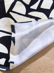 Black Pocket 100% Cotton Beach Towel - Image 5 of 5