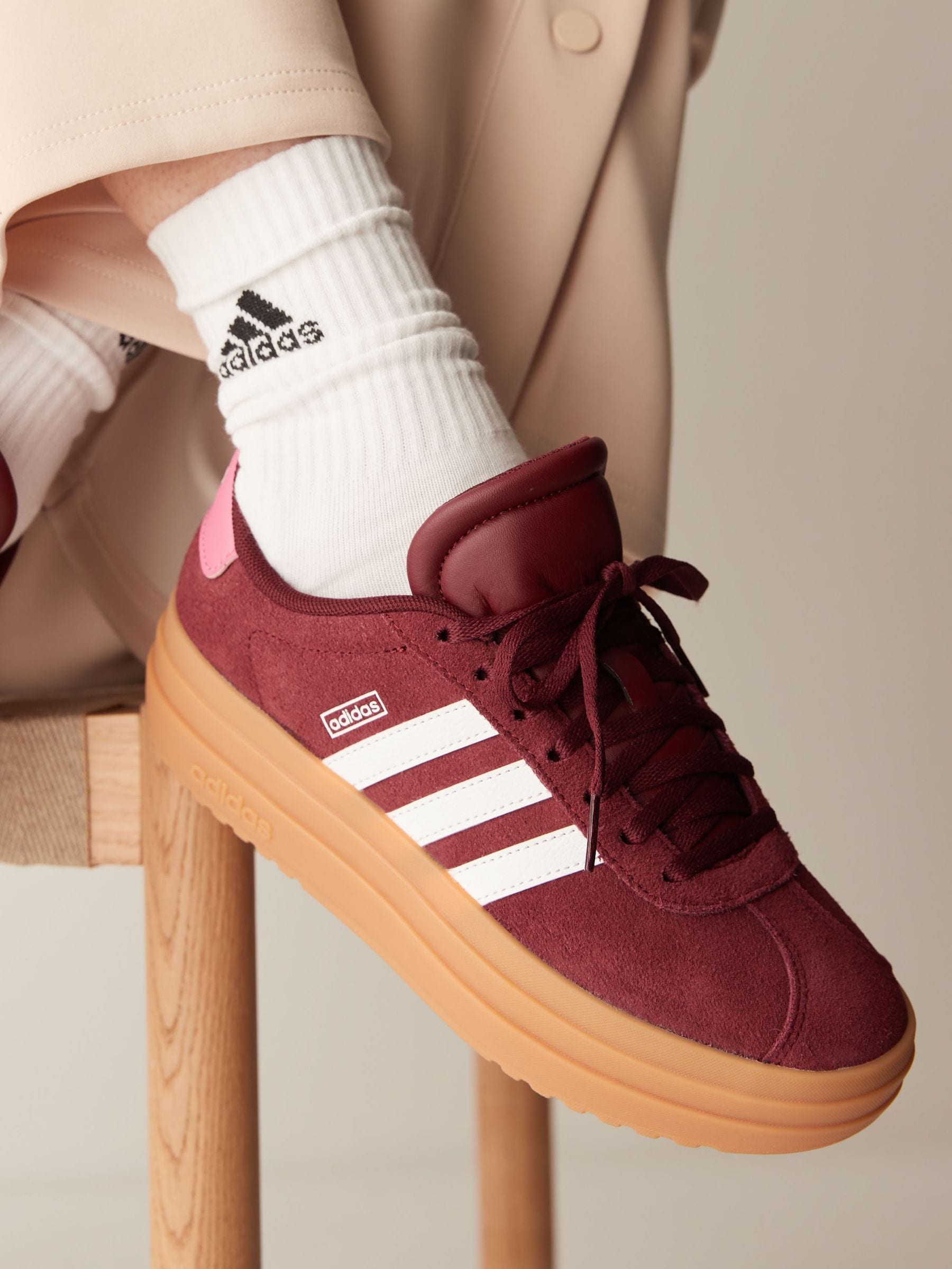 Kaufe Sie Burgunderrot adidas Junior VL Court Bold Trainers bei Next Deutschland
