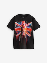 أسود علم المملكة المتحدة - 100% Cotton Short Sleeve Graphic T-Shirt (3-16yrs) - صورة 1 من 3