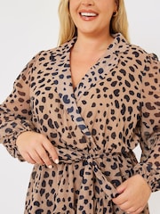 In The Style Stone Curve Jess Millichamp Leopard Print Wrap Dress - Image 4 of 5