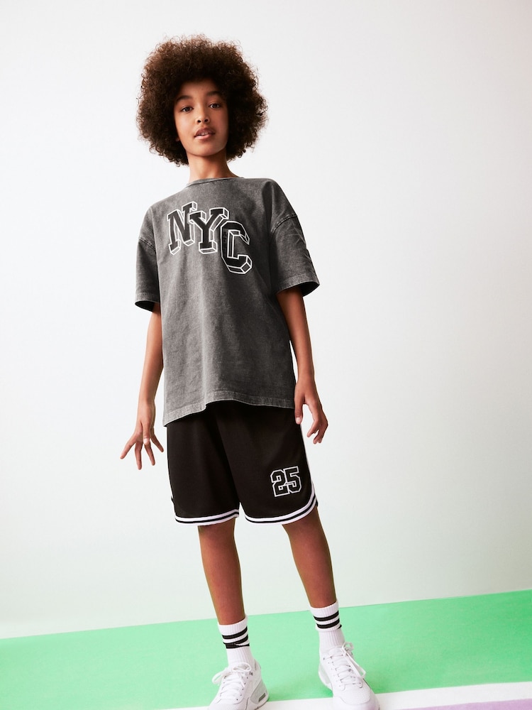 Grau - Kurzärmeliges T-Shirt mit Grafikprint in Relaxed-Fit (3–16 J.) - Bild 2 von 9 Grau - Kurzärmeliges T-Shirt mit Grafikprint in Relaxed-Fit (3–16 J.) - Bild 2 von 9