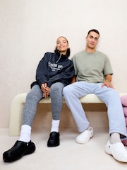 Schwarz - Crocs klassische Clogs mit flauschigem Futter und Plateausohle - Bild 2 von 8