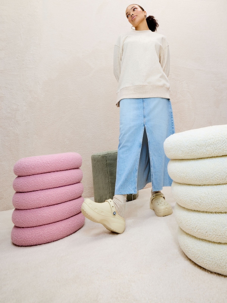 Porzellan/Weiß - Crocs klassische Clogs mit flauschigem Futter und Plateausohle - Bild 2 von 6