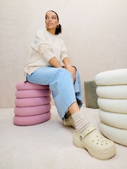 Porzellan/Weiß - Crocs klassische Clogs mit flauschigem Futter und Plateausohle - Bild 3 von 6