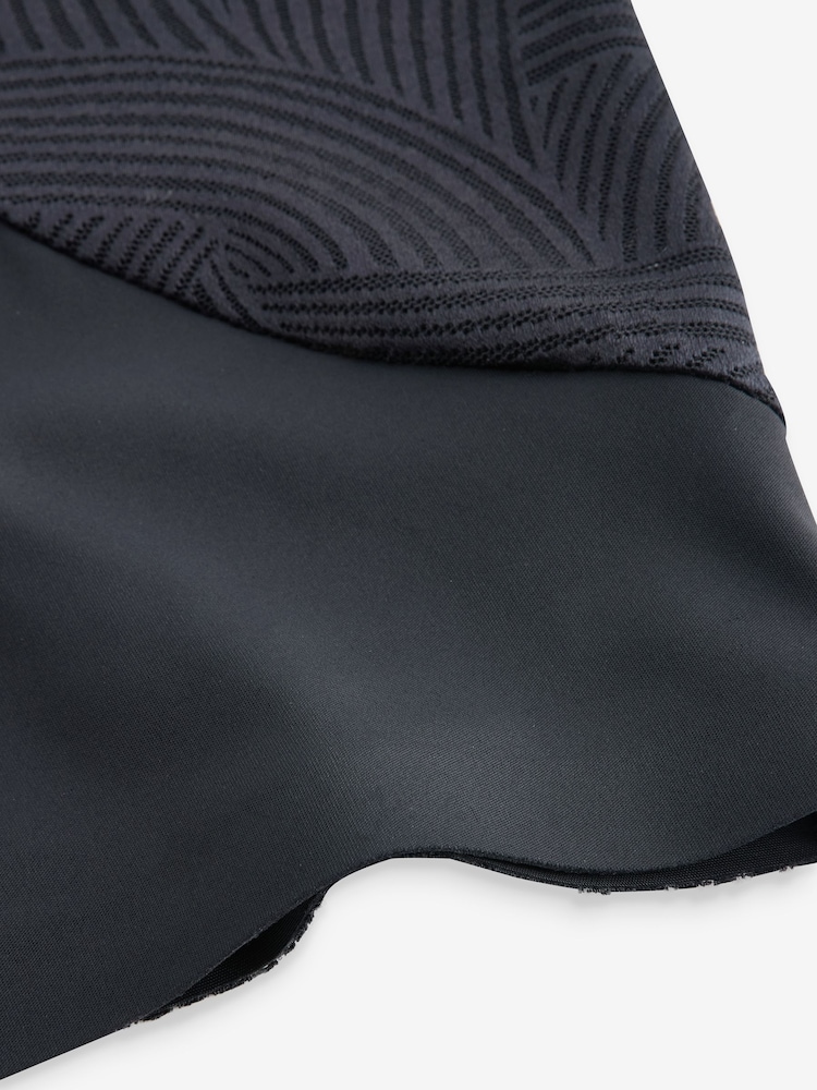 Noir - Culotte légère de contrôle du ventre en microfibre et dentelle - Image 7 of 7