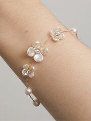 Jon Richard Gold Tone Floral And Freshwater Pearl Bracelet - Image 2 of 4