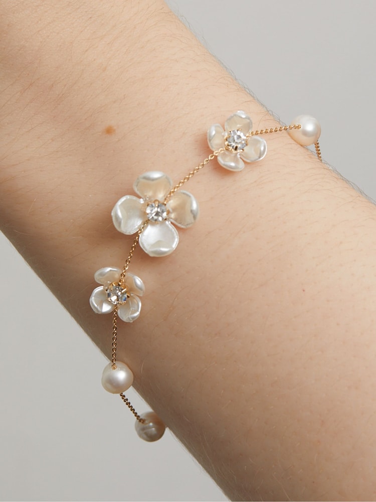 Jon Richard Gold Tone Floral And Freshwater Pearl Bracelet - Image 2 of 4