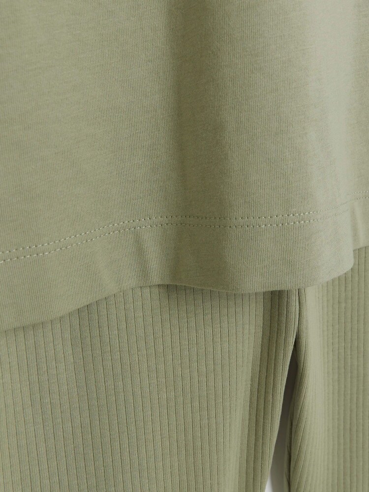 River Island Green Girls Laguna 100% Cottton T-Shirt And Cycling Shorts Set - Image 5 of 5