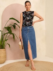 Love & Roses Black Pleated Sleeveless Jersey Blouse - Image 4 of 4