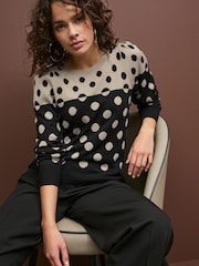 Schwarz und Neutral gepunktet - Langarm-Strickpullover mit Rundhalsausschnitt und Muster - Image 1 of 6