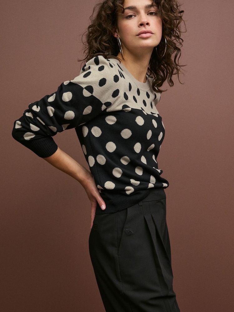 Schwarz und Neutral gepunktet - Langarm-Strickpullover mit Rundhalsausschnitt und Muster - Image 2 of 6
