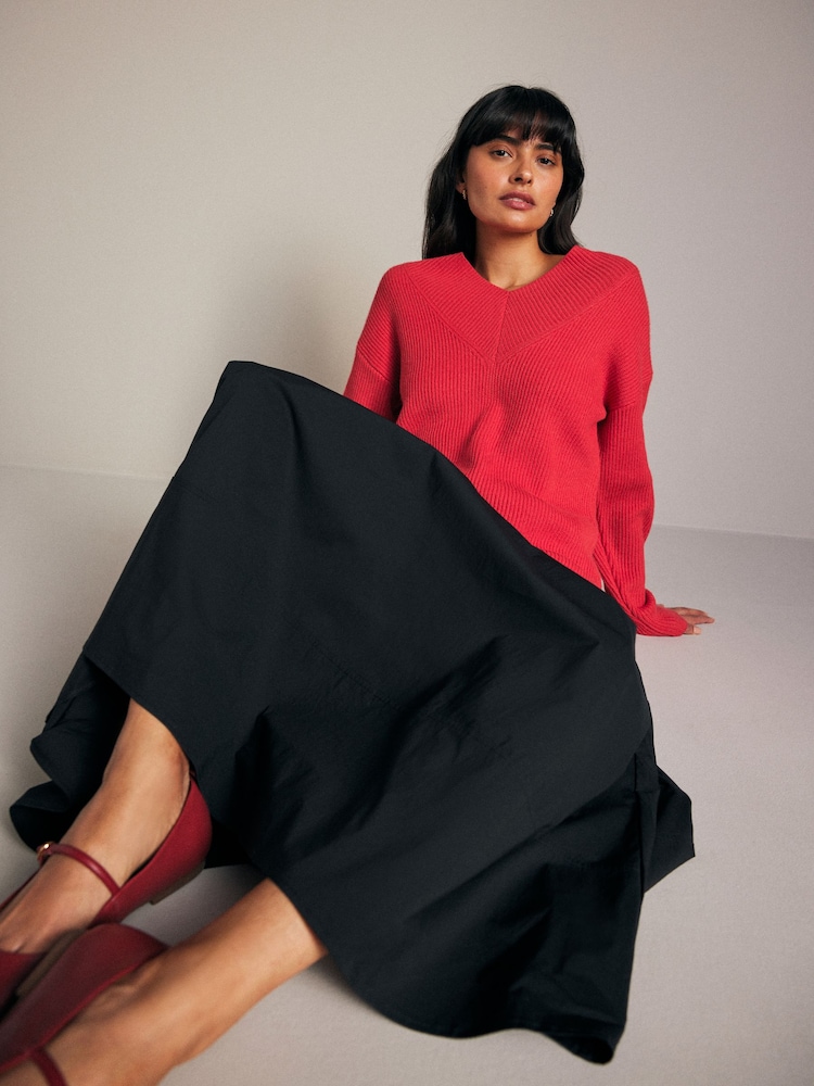 Red V-Neck Knit Jumper - Image 2 of 7 Red V-Neck Knit Jumper - Image 2 of 7