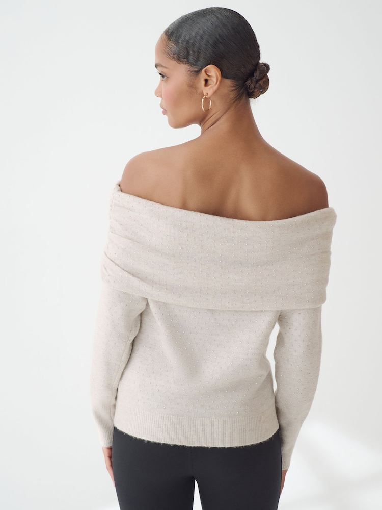 Neutrale Farbe - Schulterfreier Bardot-Strickpullover mit Glitzerverzierung - Bild 2 von 6 Neutrale Farbe - Schulterfreier Bardot-Strickpullover mit Glitzerverzierung - Bild 2 von 6