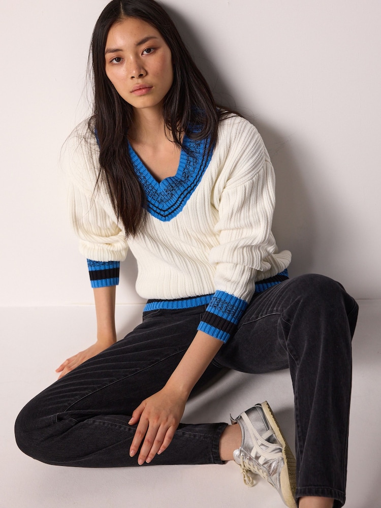 Ecru White with Bright Blue Contrast Tipped V-Neck Pullover Ribbed Knitted Jumper - Image 2 of 6 Ecru White with Bright Blue Contrast Tipped V-Neck Pullover Ribbed Knitted Jumper - Image 2 of 6