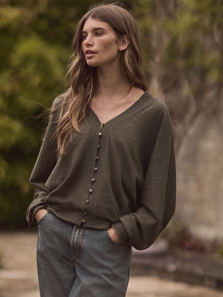 Kaki zelena - Premium 100% Merino volna gumb pletena jopa - Slika 2 iz 6