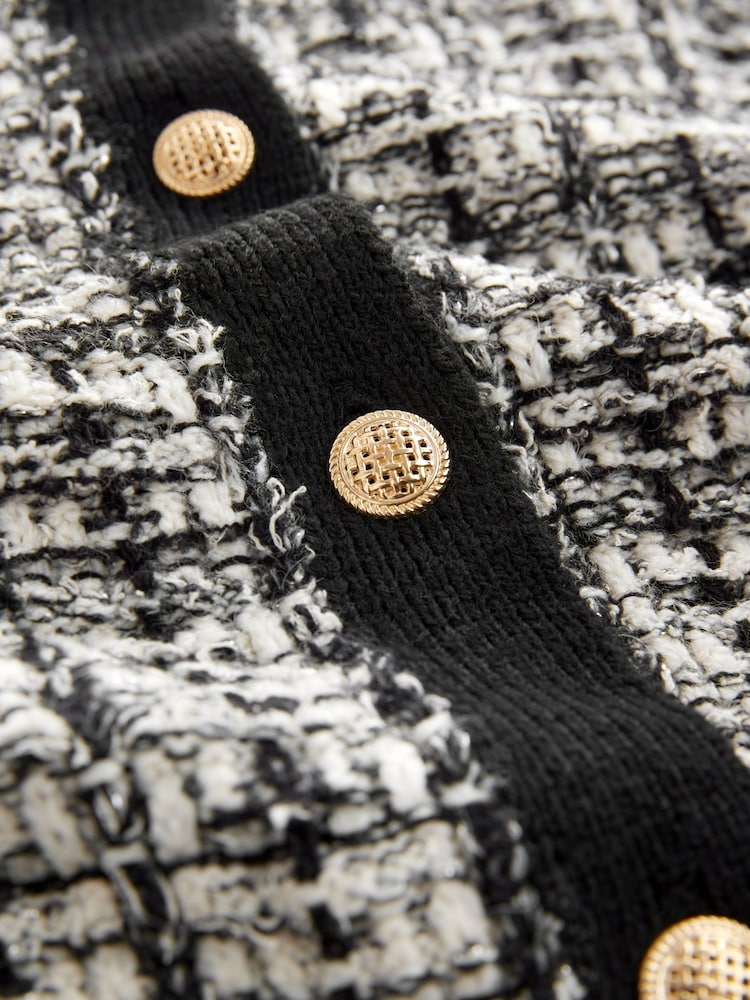 Schwarz/Weiß mit Karos - Elegante strukturierte Tweed-Jacke aus Bouclé-Strick - Bild 7 von 7 Schwarz/Weiß mit Karos - Elegante strukturierte Tweed-Jacke aus Bouclé-Strick - Bild 7 von 7