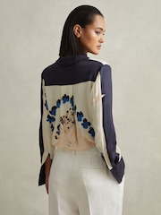 Reiss Navy/Blue Isla Printed Split Hem Shirt - Image 5 of 6