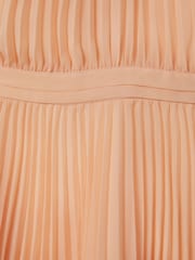 Vestido a media pierna plisado con manga tipo capa Verity de Reiss - Imagen 4 de 4