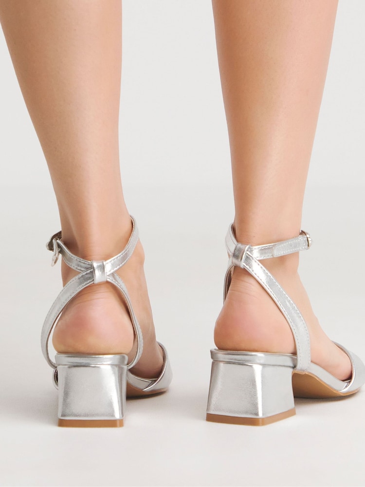 Plateado - Simply Be Barely There on Bajo Block Heels in Extra Wide Fit - Imagen 2 de 7 Plateado - Simply Be Barely There on Bajo Block Heels in Extra Wide Fit - Imagen 2 de 7
