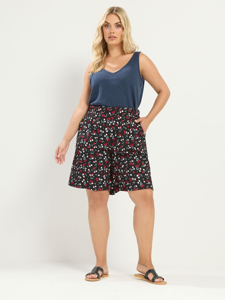 Yours Curve Black Crinkle Shorts - Image 2 of 5 Yours Curve Black Crinkle Shorts - Image 2 of 5