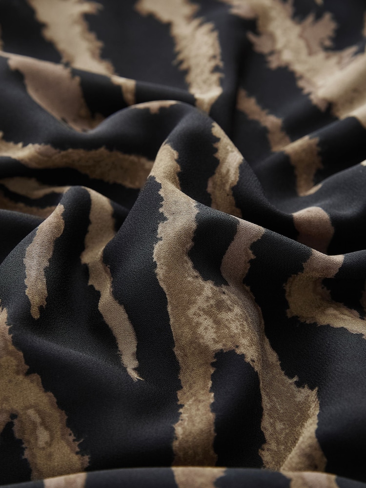 Schwarz/Braun/Zebra-Print - Mini-Hemdblusenkleid mit Gürtel - Bild 7 von 7 Schwarz/Braun/Zebra-Print - Mini-Hemdblusenkleid mit Gürtel - Bild 7 von 7