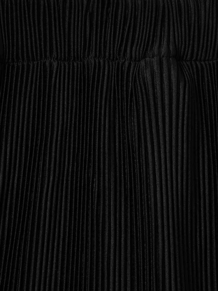 Reiss Black Milos Elasticated Plisse Shorts - Image 5 of 5 Reiss Black Milos Elasticated Plisse Shorts - Image 5 of 5