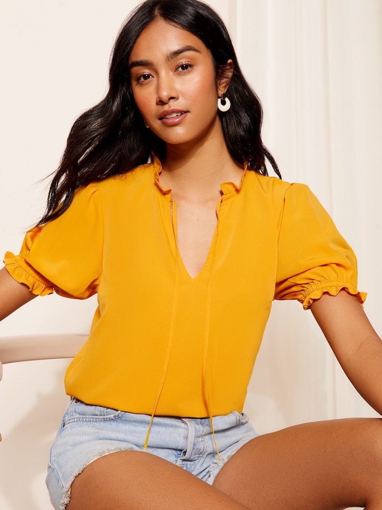 Friends Like These – Kurzärmlige, gewebte Bluse mit Bindeband am Kragen - Bild 1 von 4